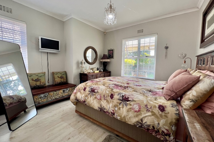 To Let 4 Bedroom Property for Rent in Sunningdale Western Cape
